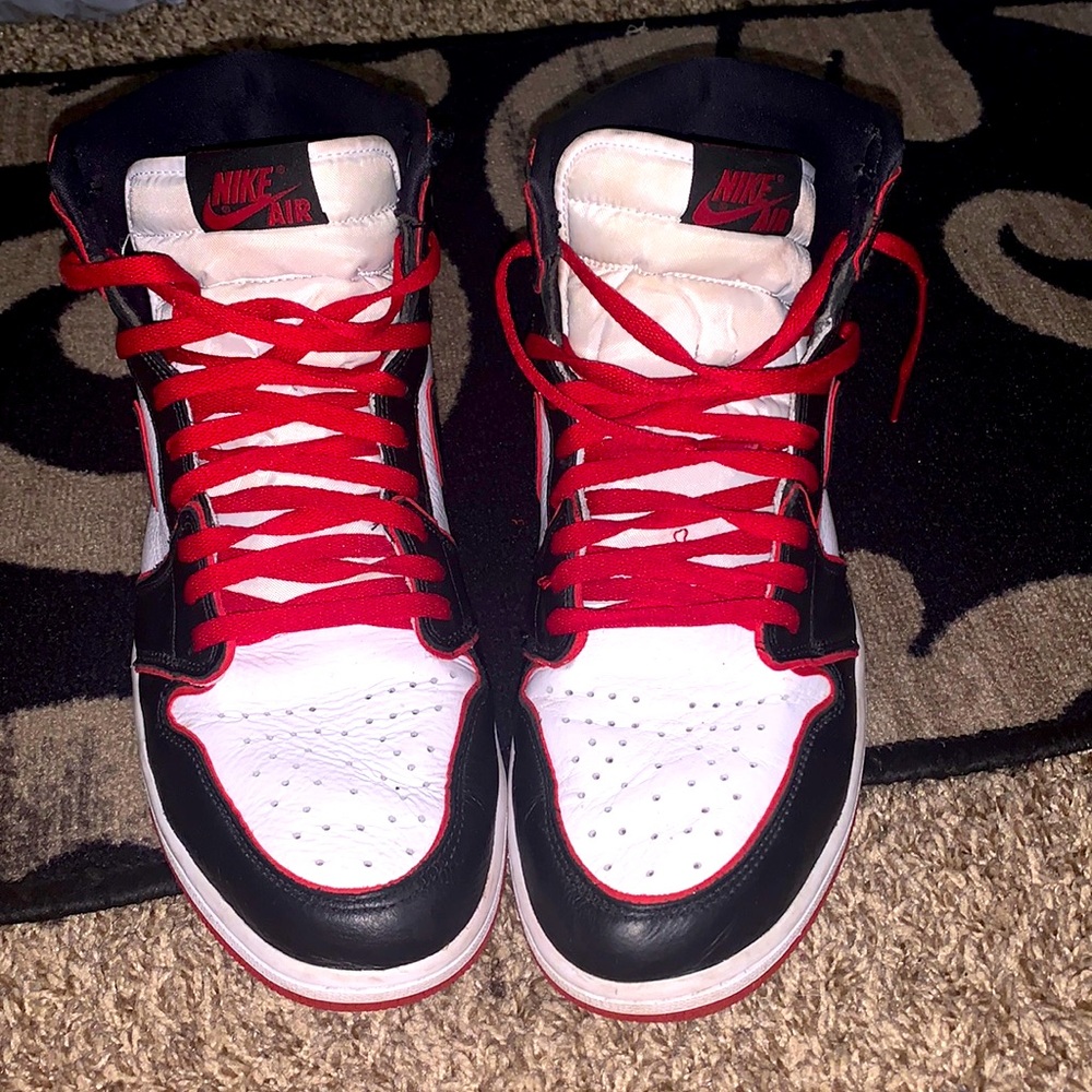 Air Jordan 1 bloodline